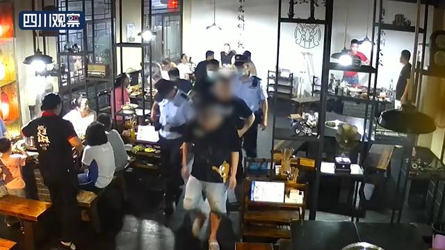 下班民警偶遇网逃顺手抓捕，正义与责任时刻在心