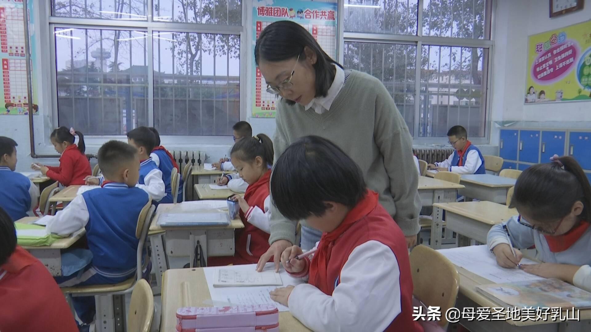 乳山市小学新任领导团队及教育理念概览